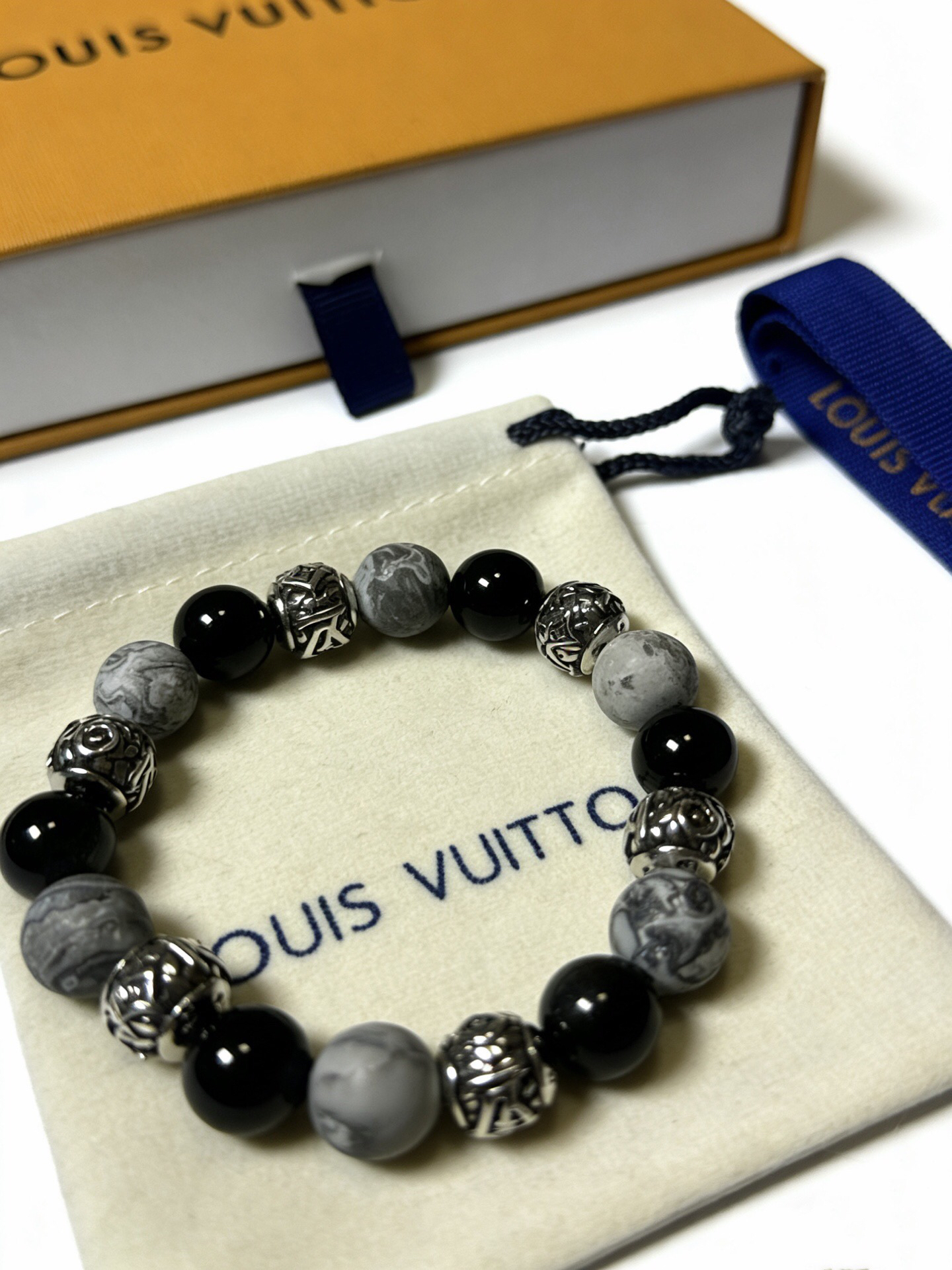 LV Bracelet-32
