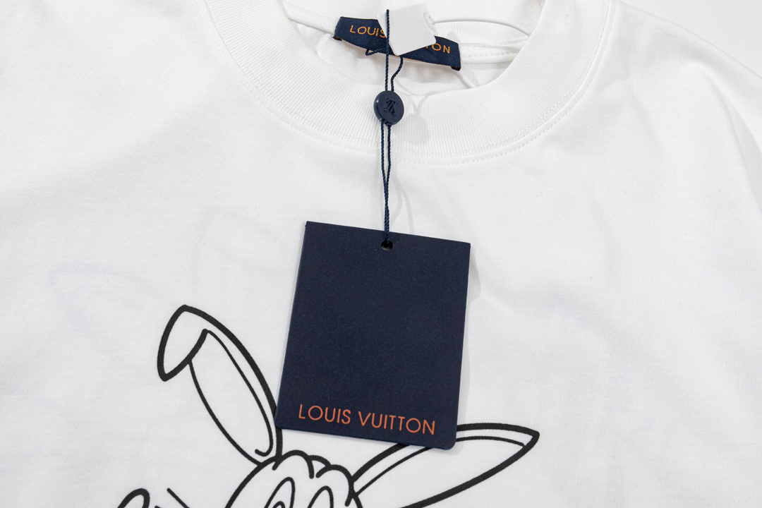 LV clothing-66
