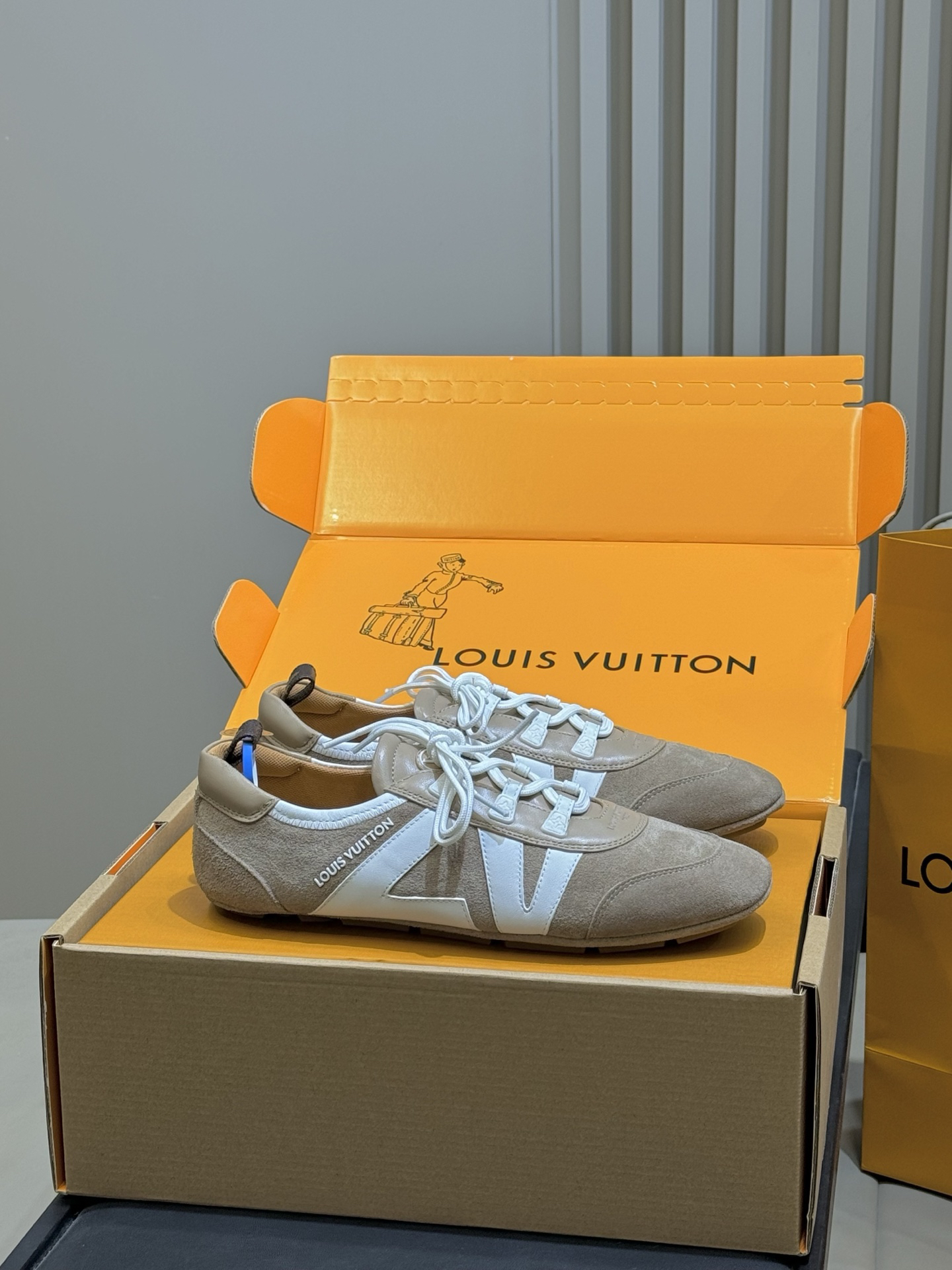 Lv Sneakers-229