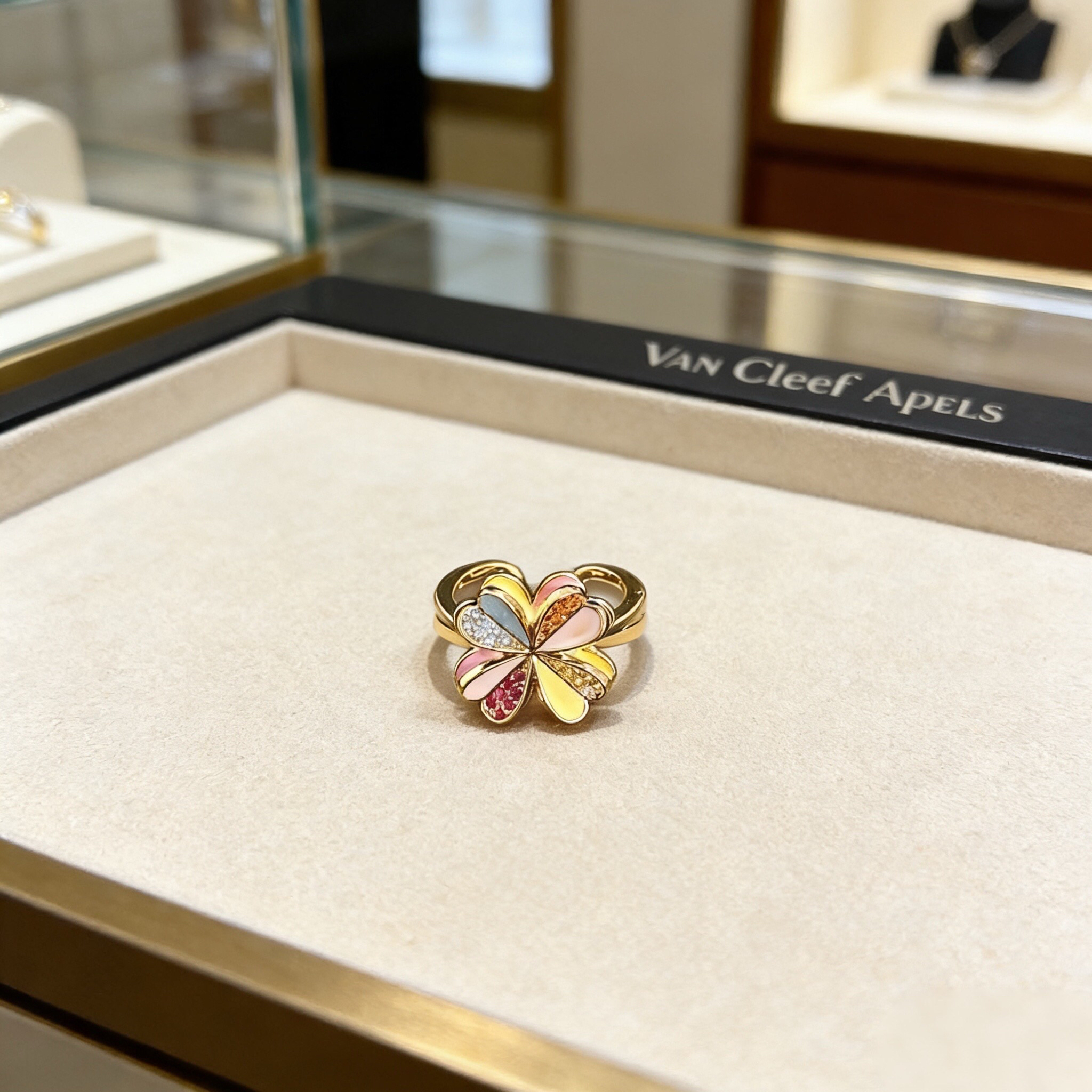 Van Cleef & Arpels ring-49