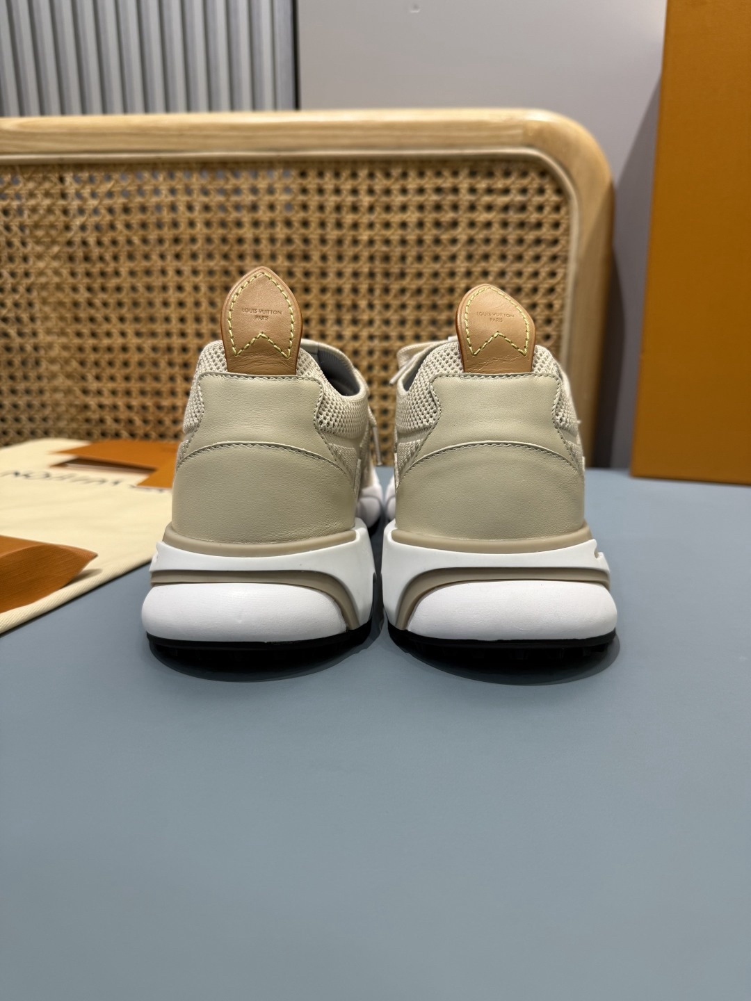 Lv Sneakers-185