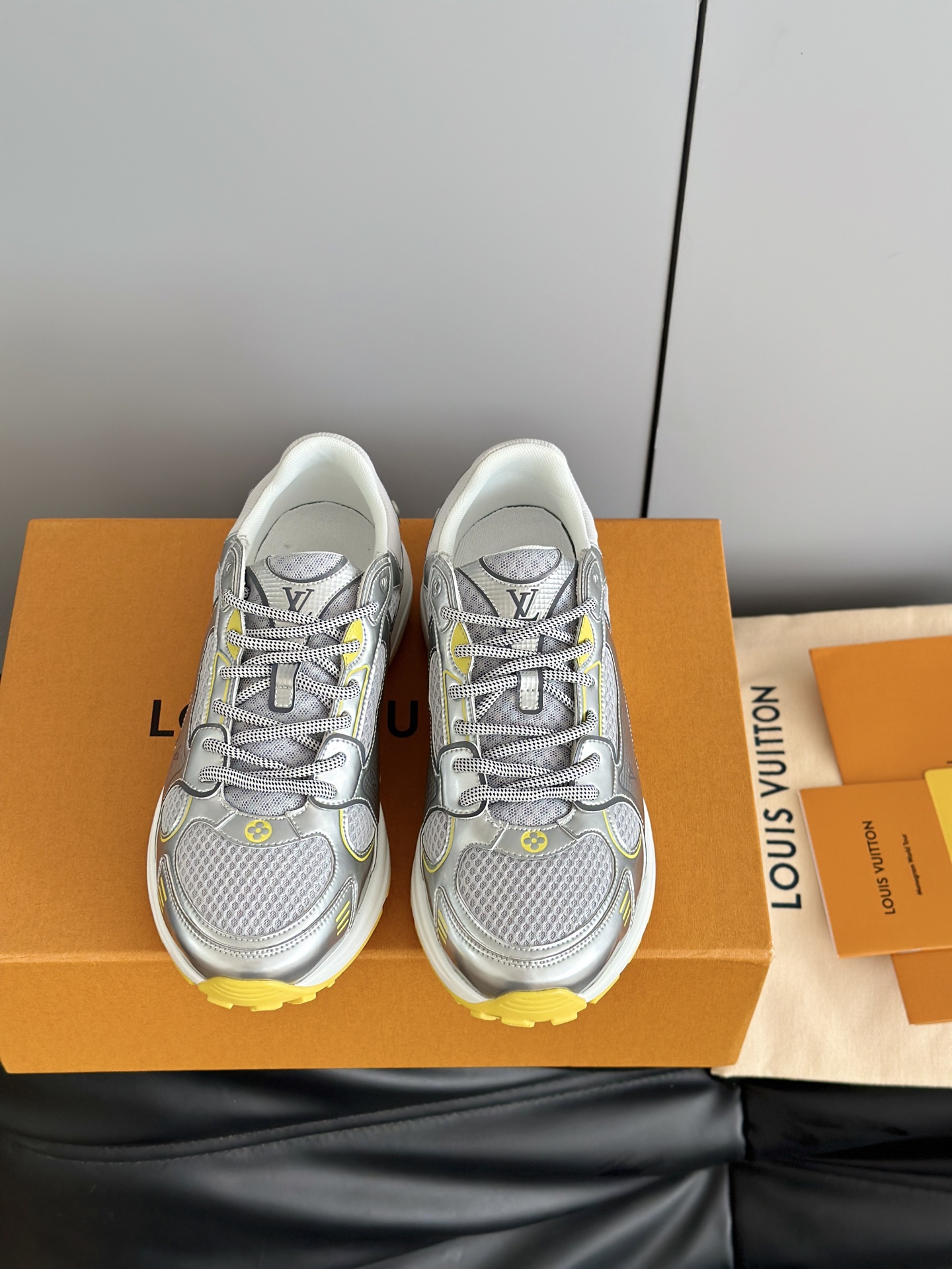 Lv Sneakers-209