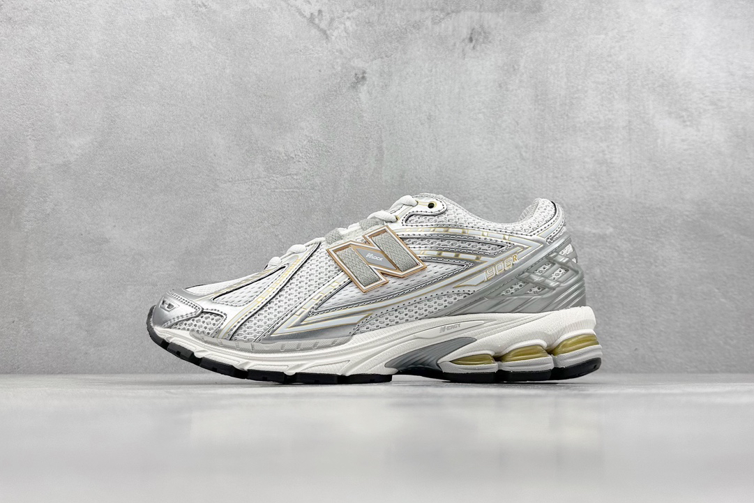 New Balance Sneakers-93