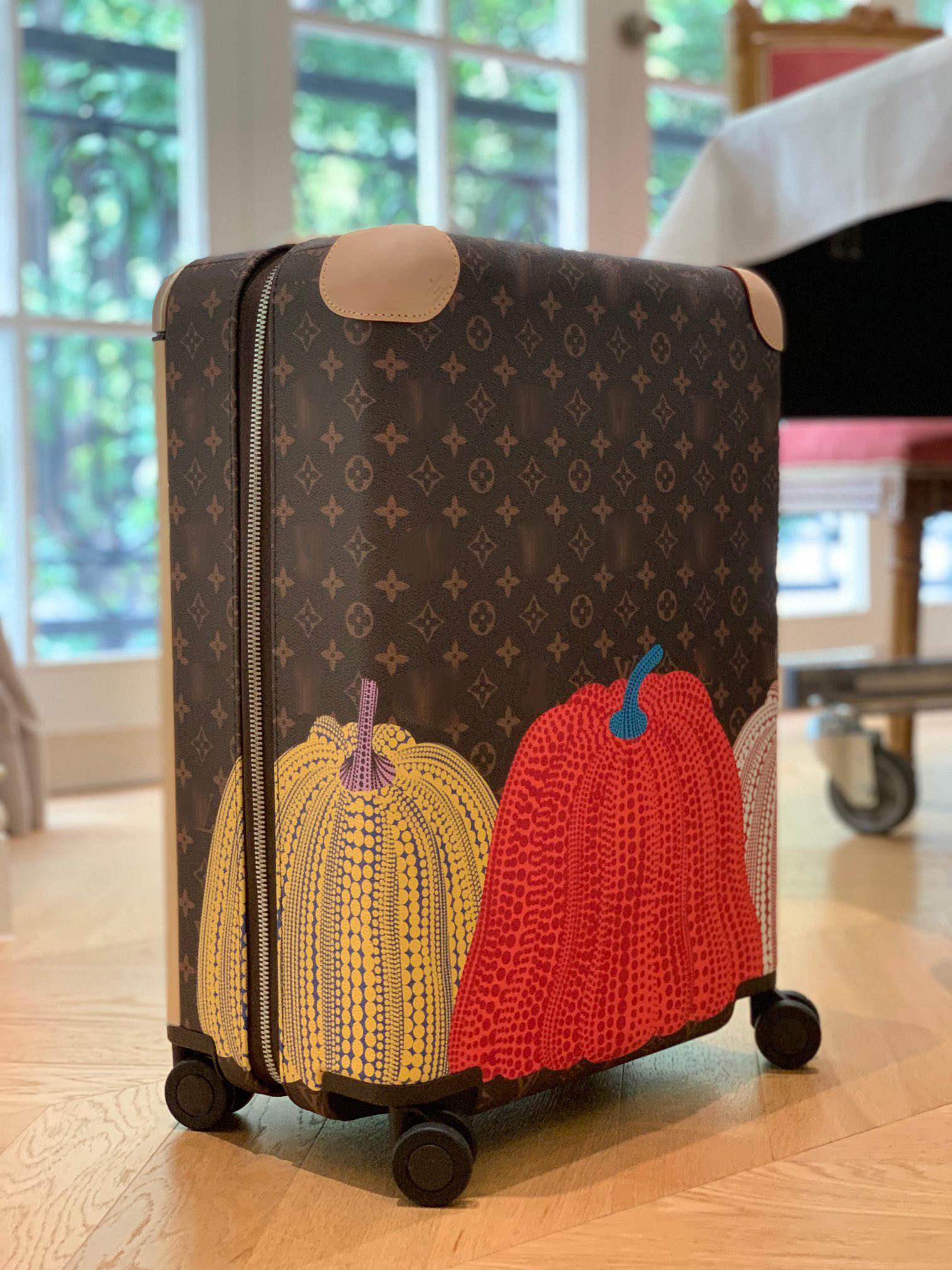 LV luggage-2
