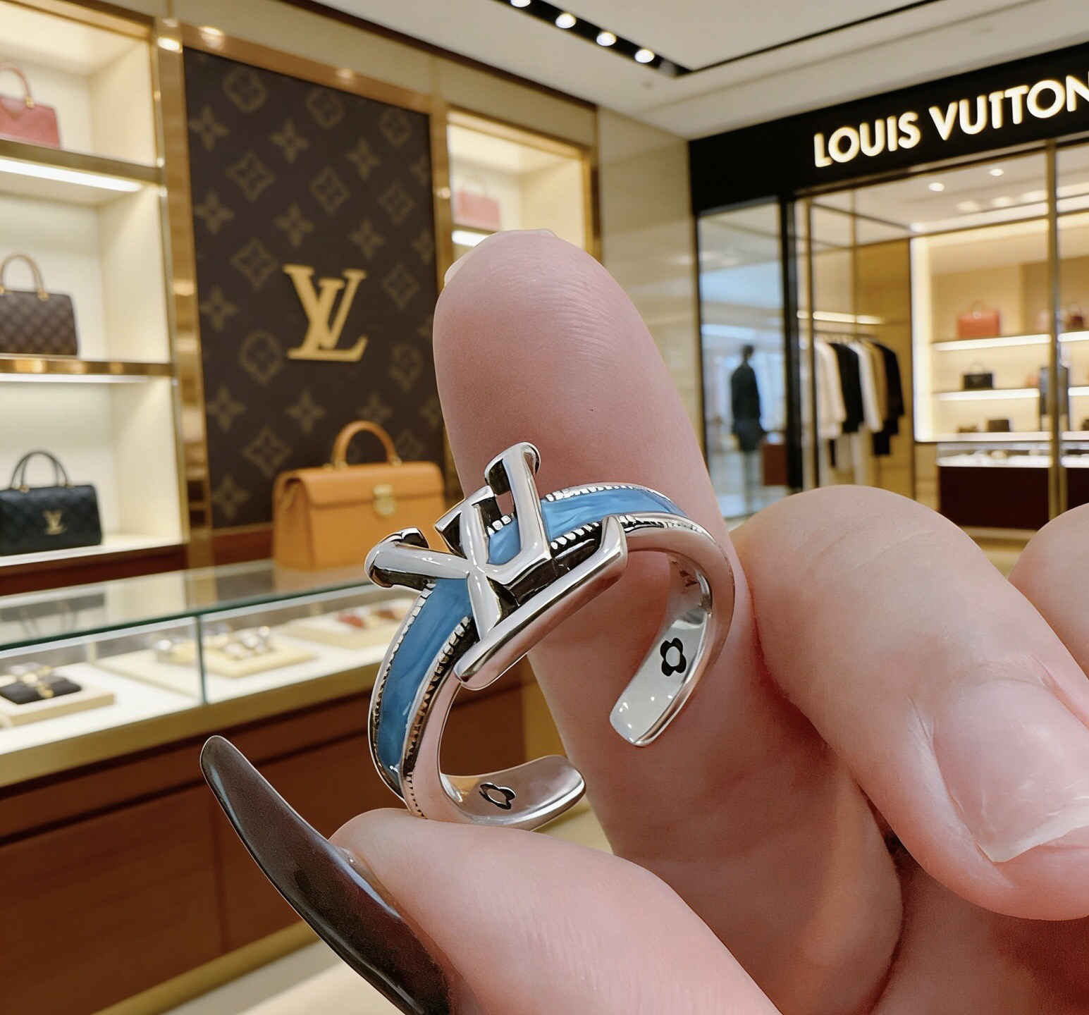 LV ring-7