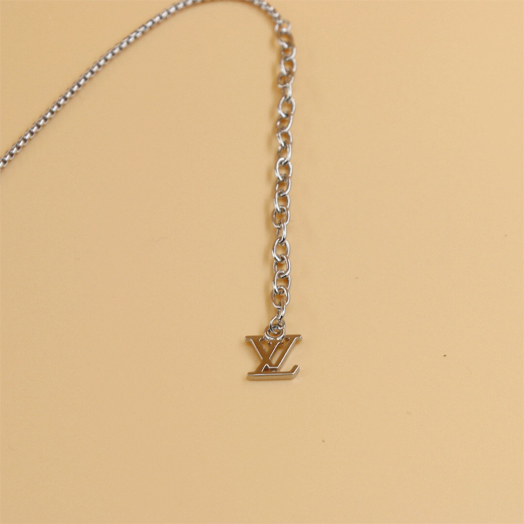 LV necklace-3