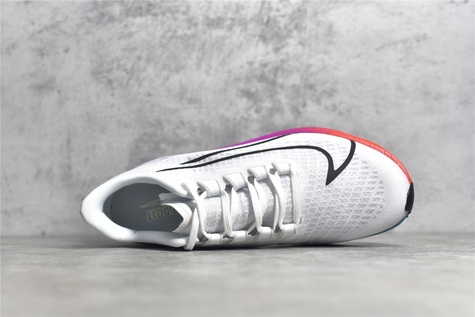 Nike Sneakers-210