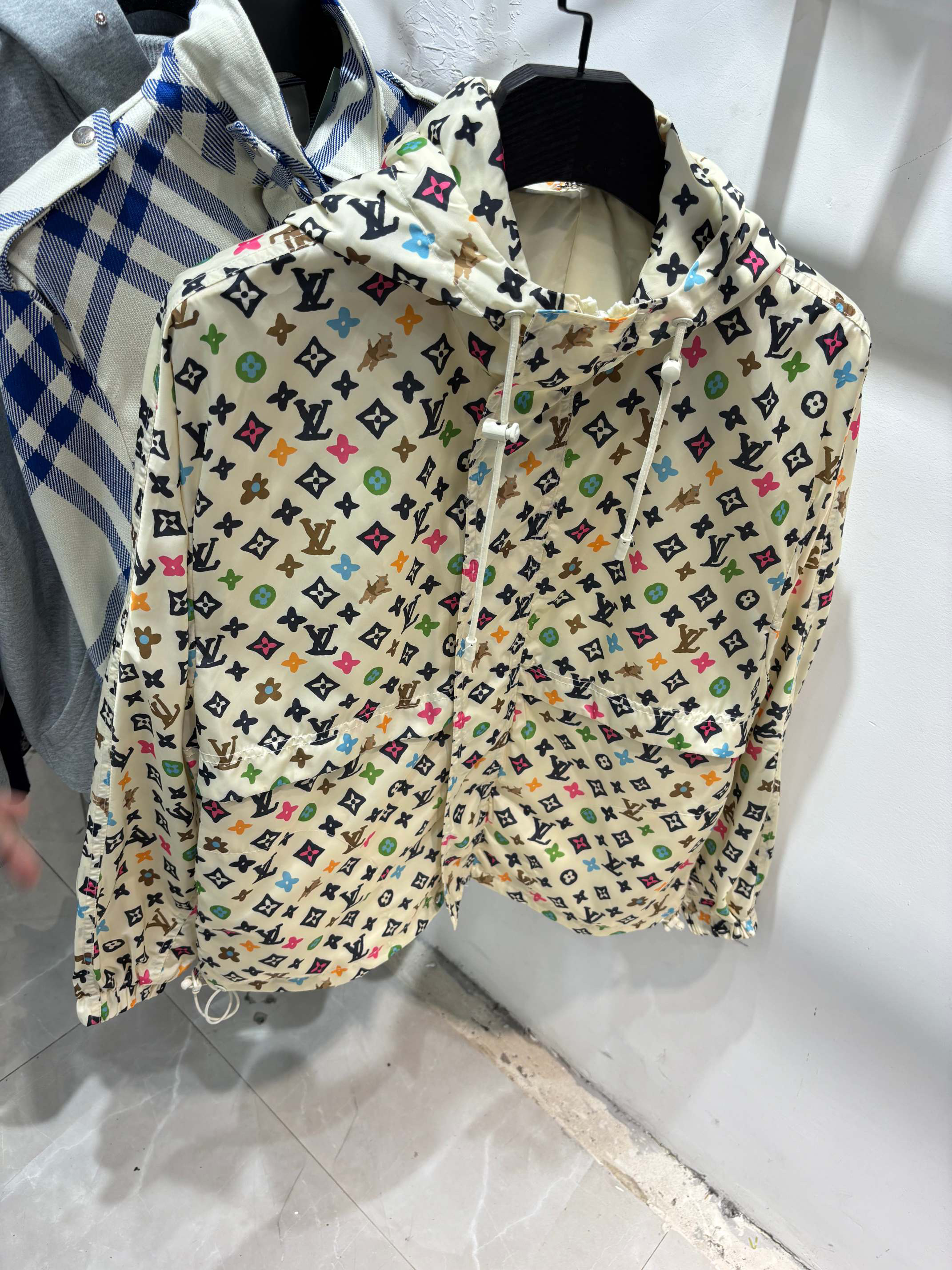 LV Clothing-330