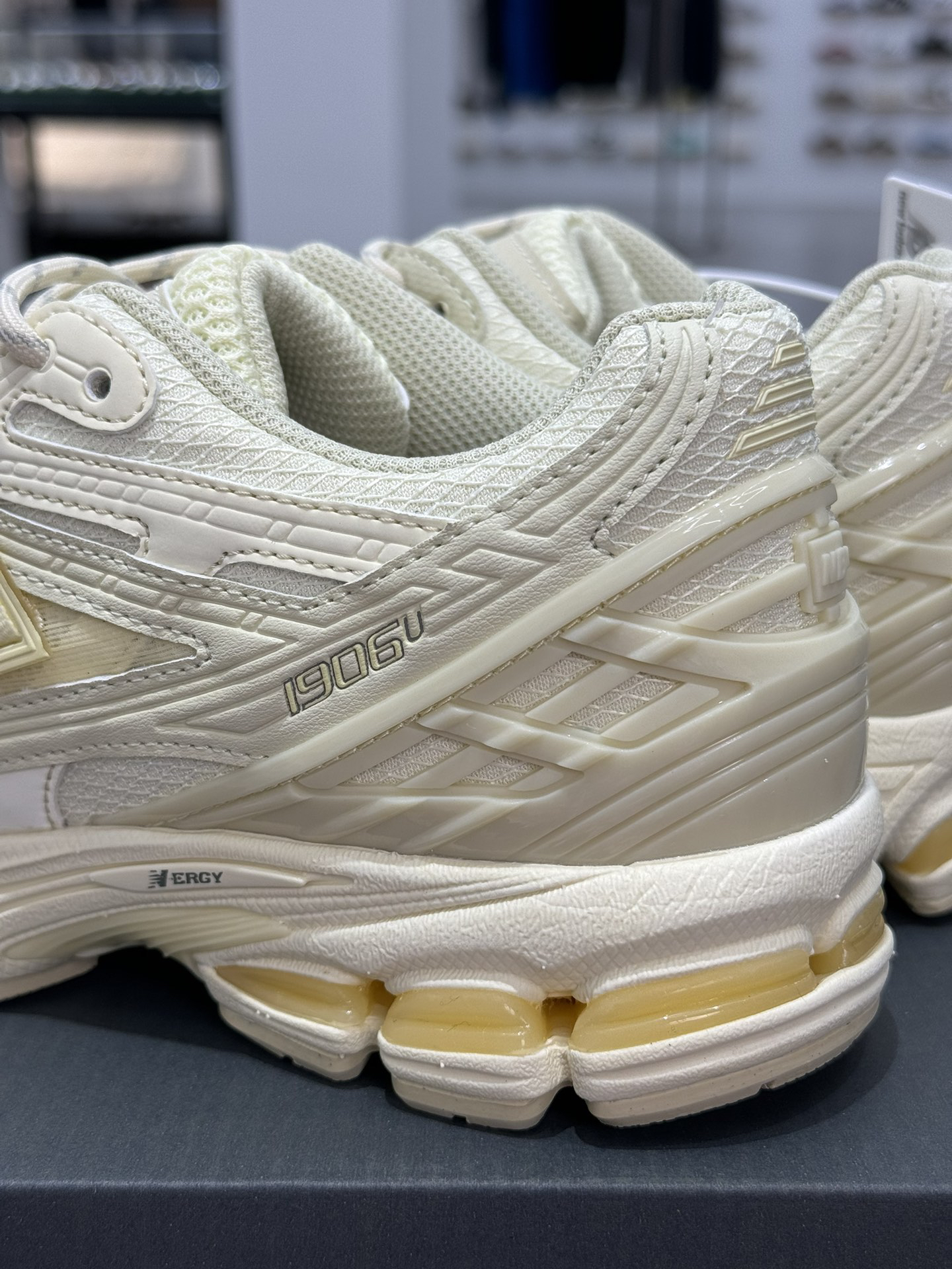 New Balance Sneakers-370