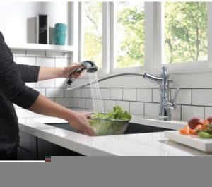 Delta Faucet Cassidy Pull Out Kitchen Faucet, Brushed Nickel Kitchen Sink Faucet, Kitchen Faucet with Pull Out Sprayer, Magnetic Docking Spray Head, Arctic Stainless 4197-AR-DST