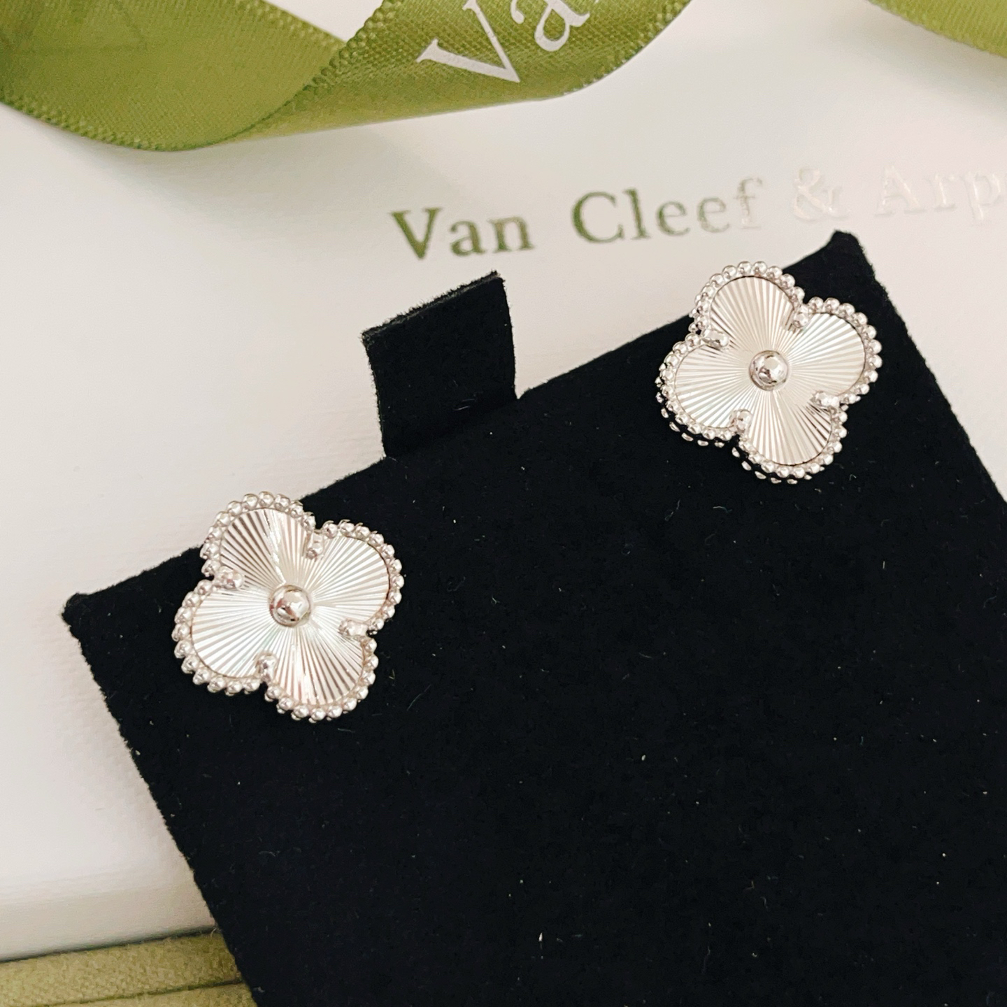 Van Cleef & Arpels earring-59