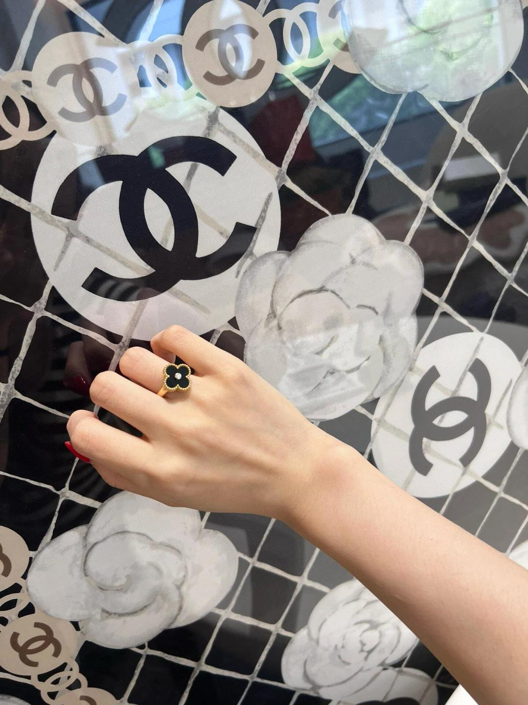 Van Cleef & Arpels ring-39