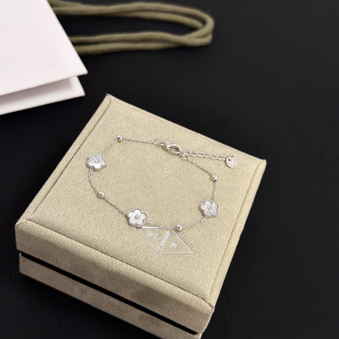 Van Cleef & Arpels Bracelet-37