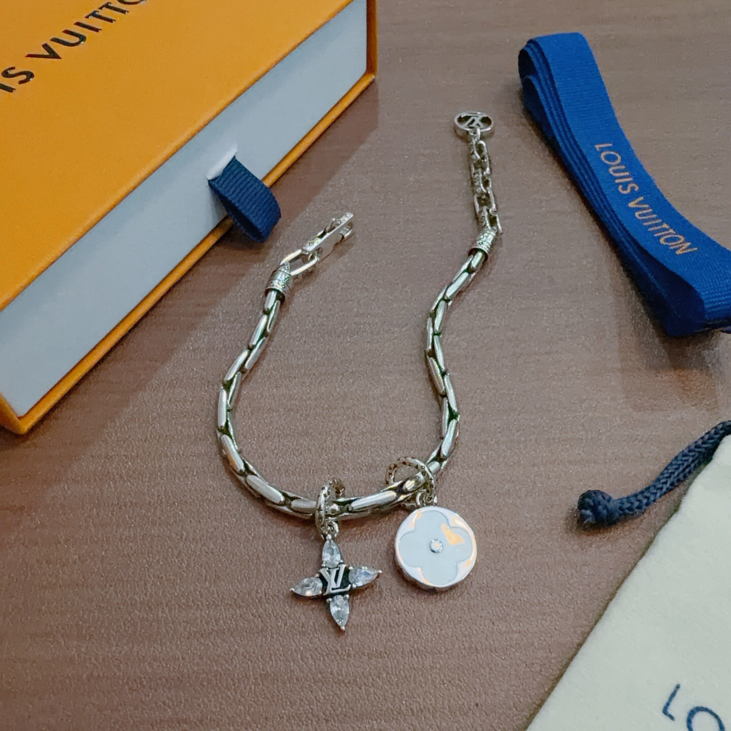 LV Bracelet-17