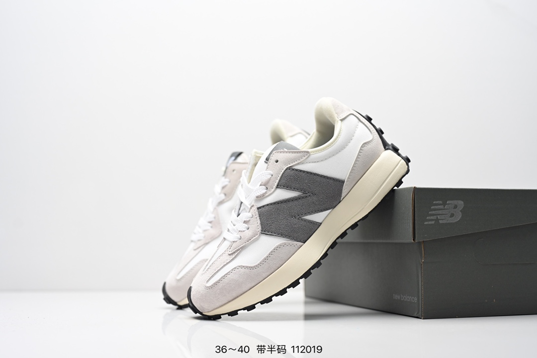 New Balance Sneakers-111