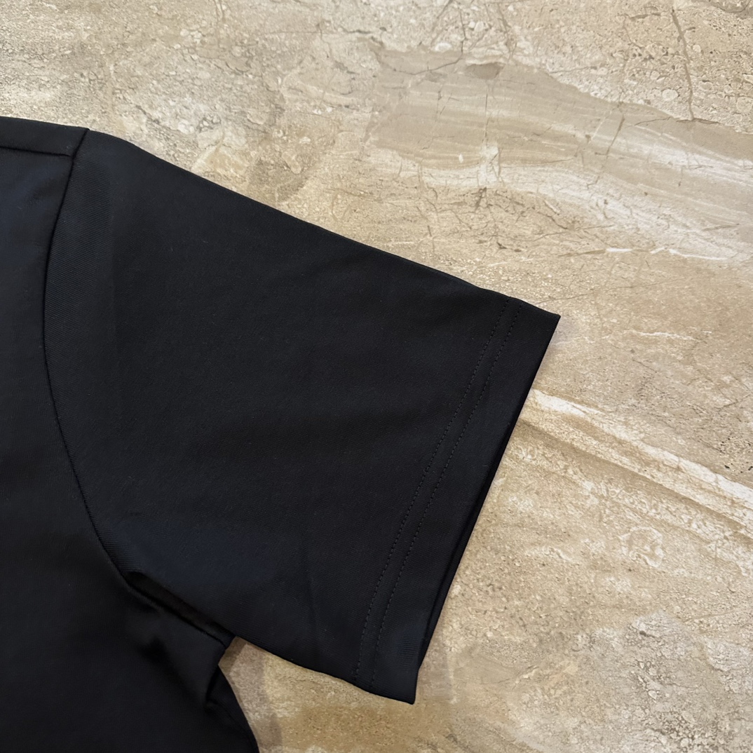 Gucci Clothing-206
