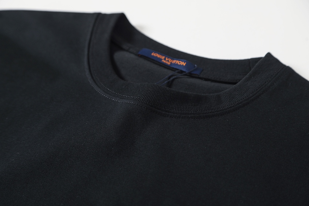 LV clothing-188