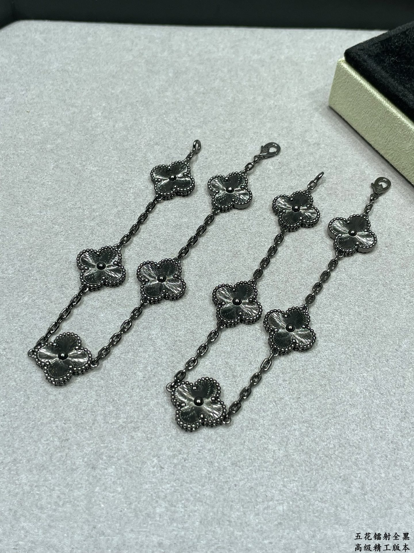 Van Cleef & Arpels Bracelet-87