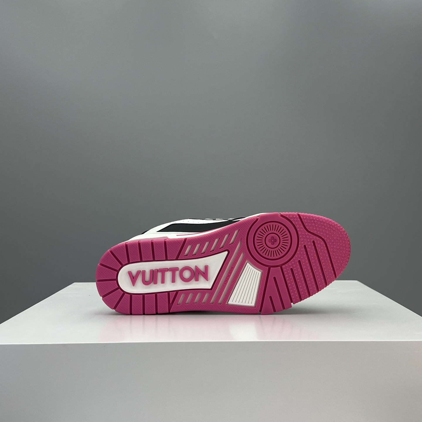 Lv Sneakers-124