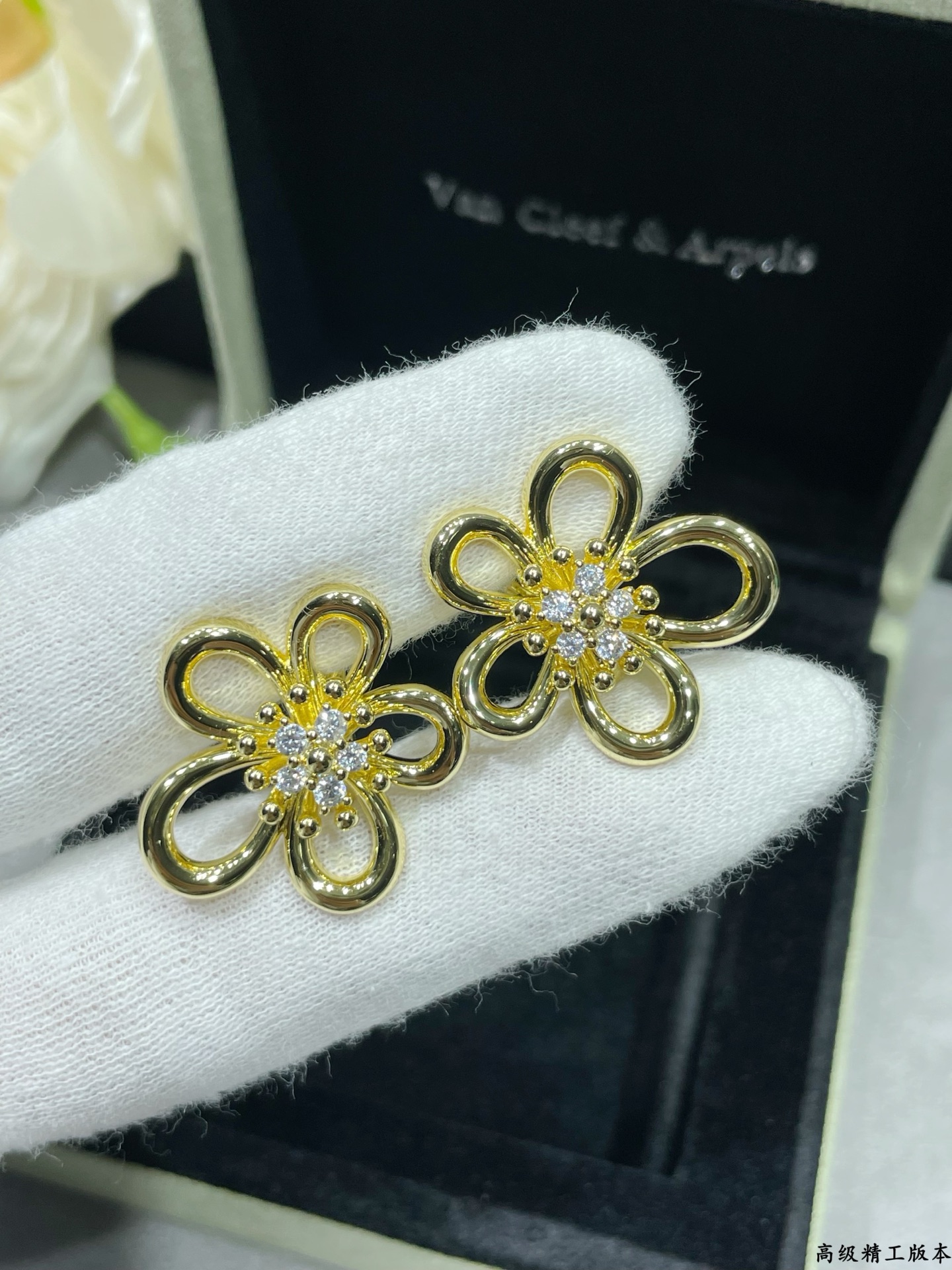 Van Cleef & Arpels earring-70