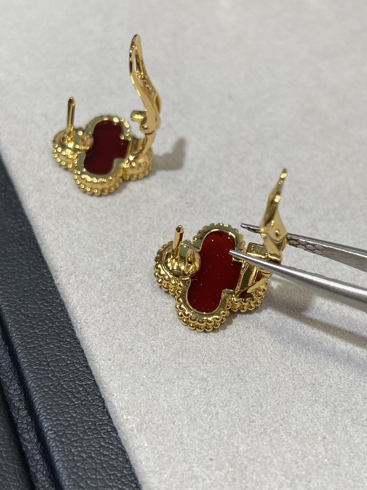 Van Cleef & Arpels earring-1