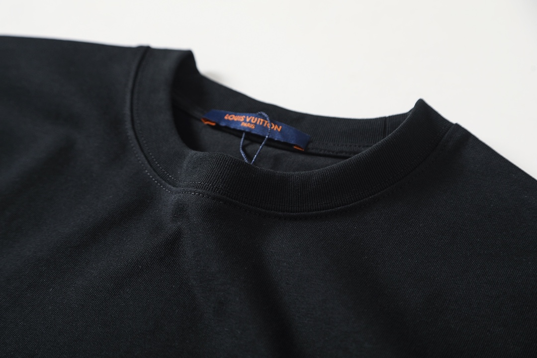 LV clothing-186