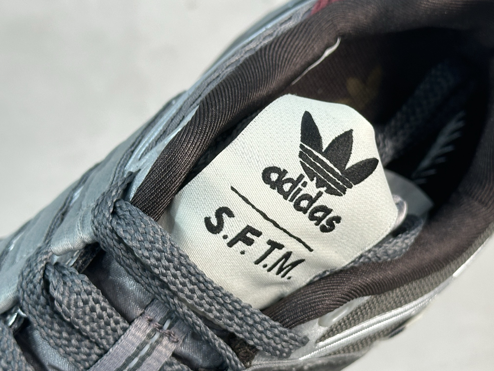 Adidas Sneakers-301