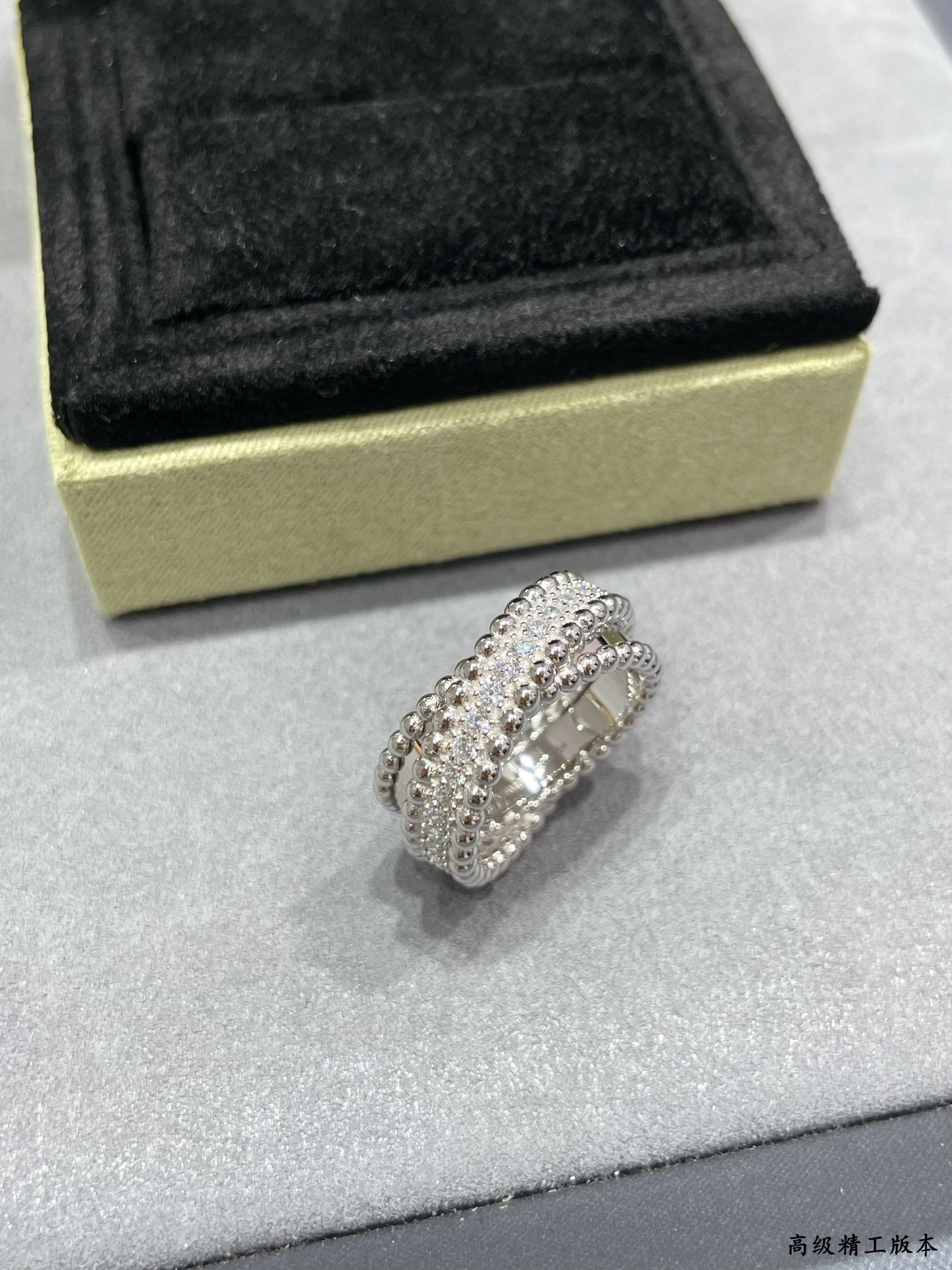 Van Cleef & Arpels ring-99