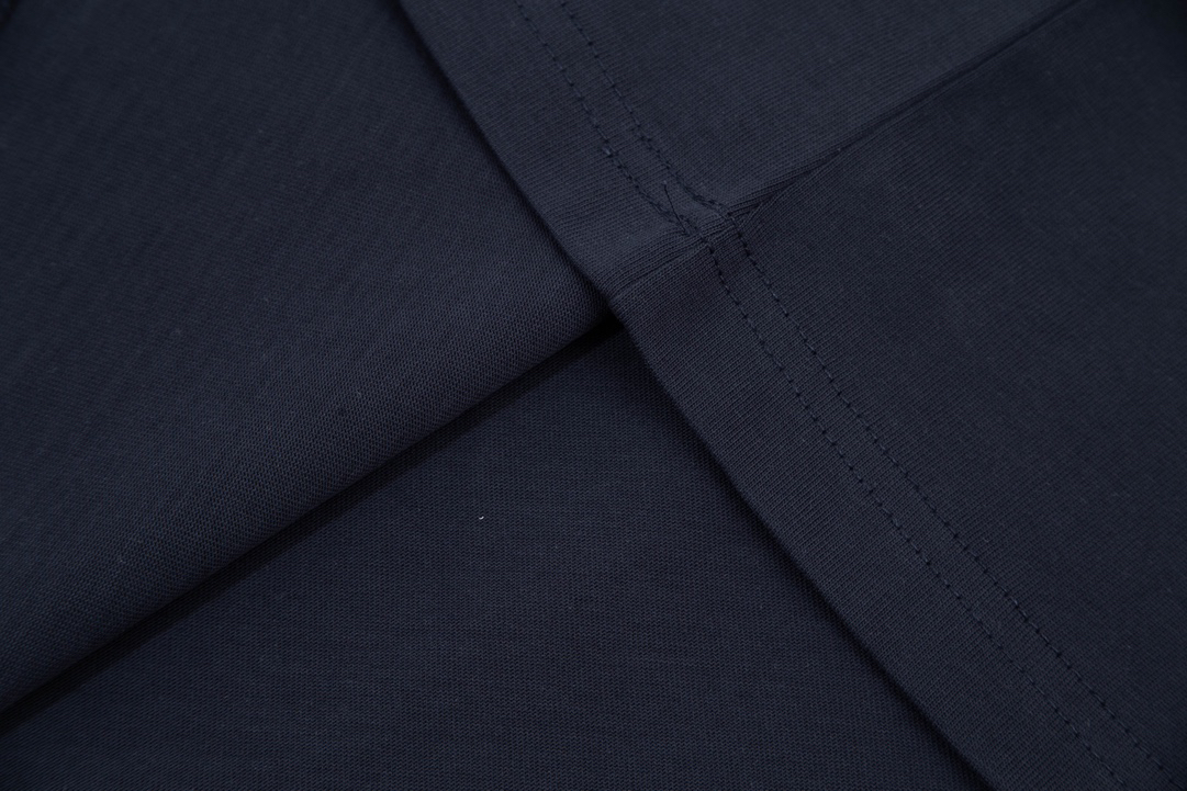 LV clothing-58