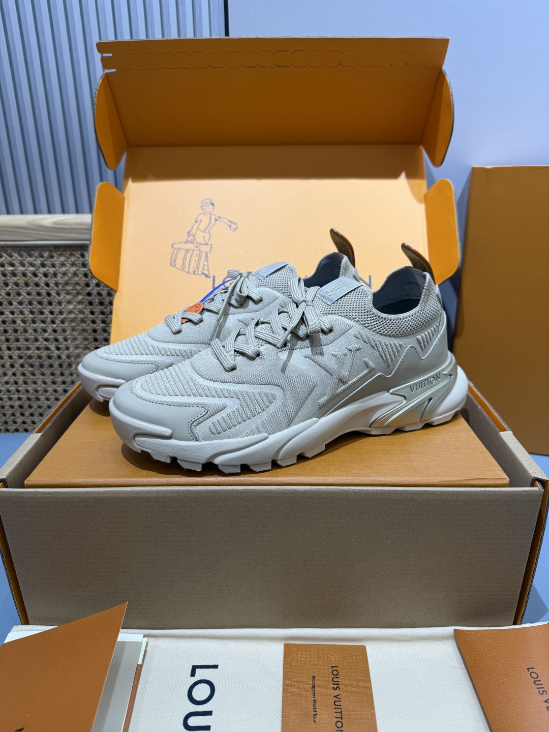 Lv Sneakers-184