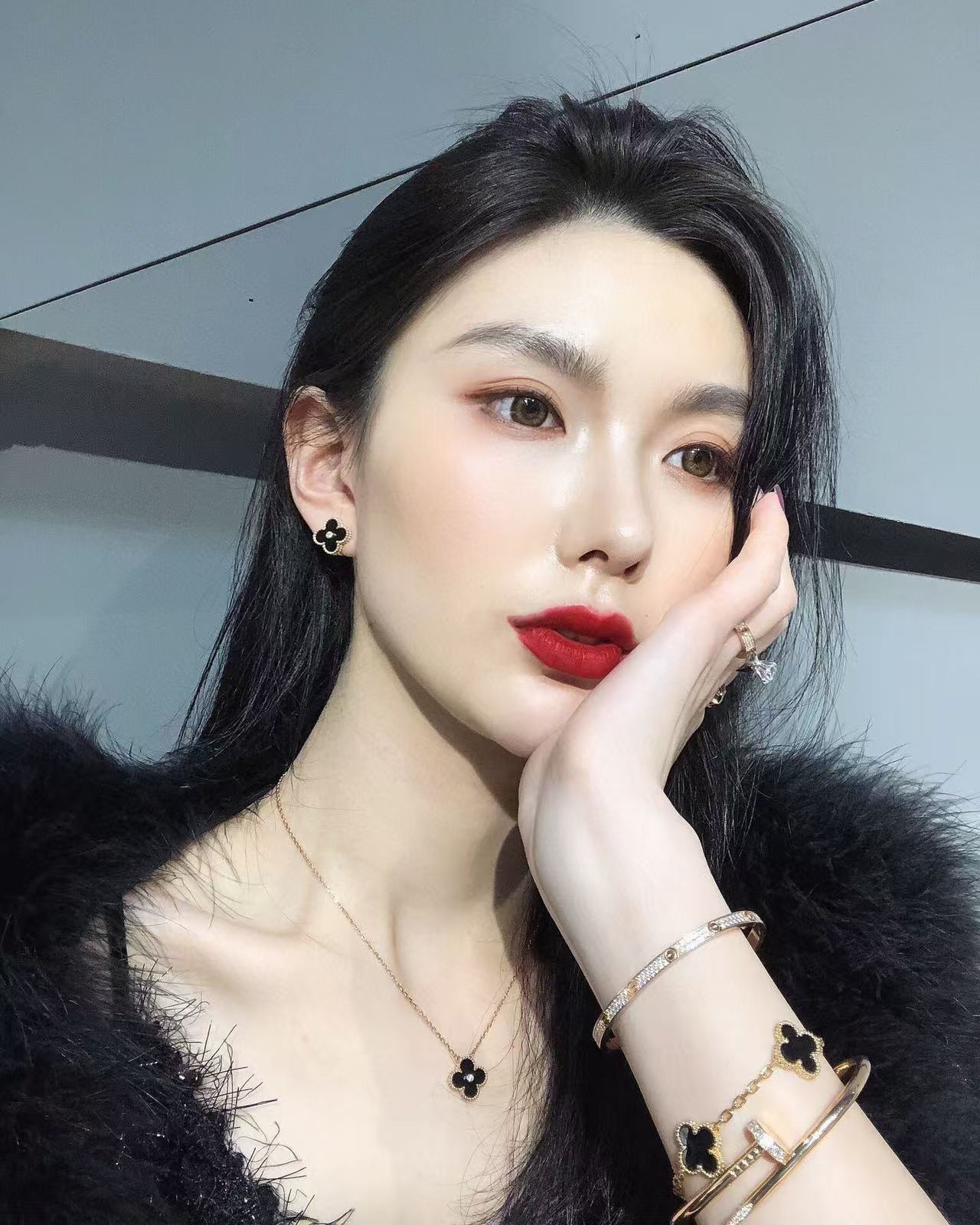 Van Cleef & Arpels earring-105