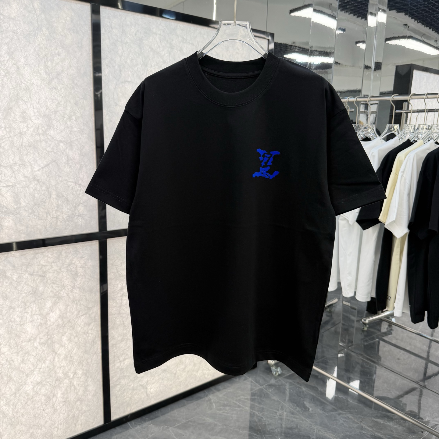 LV clothing-164