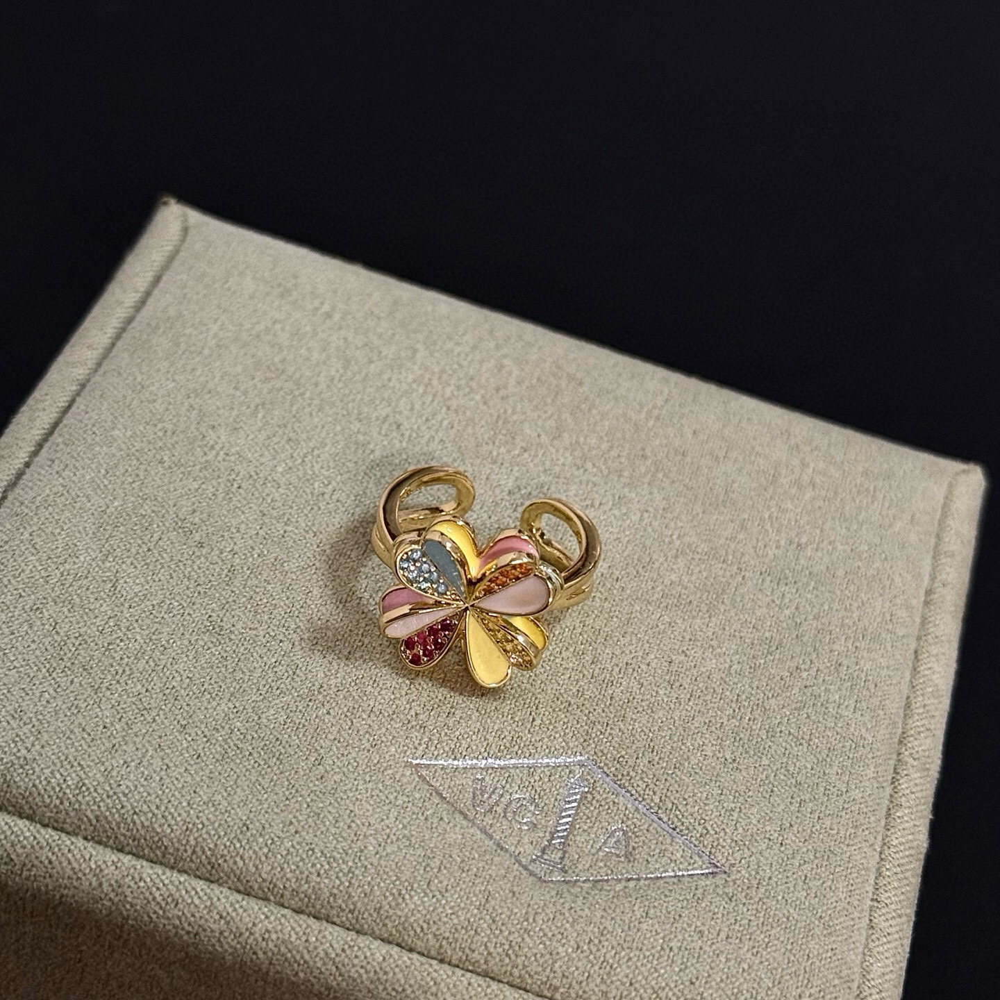 Van Cleef & Arpels ring-49