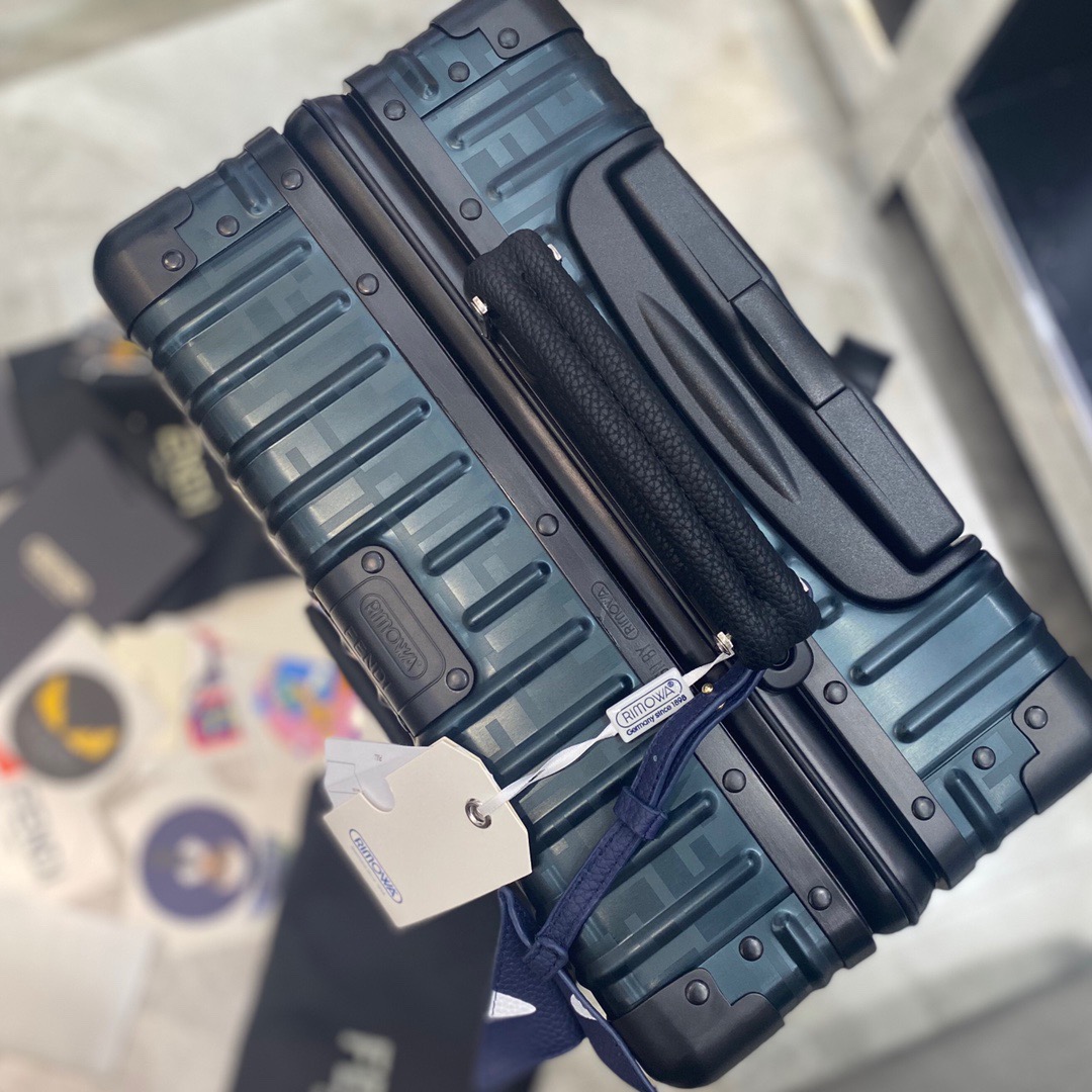 Fendi luggage-31