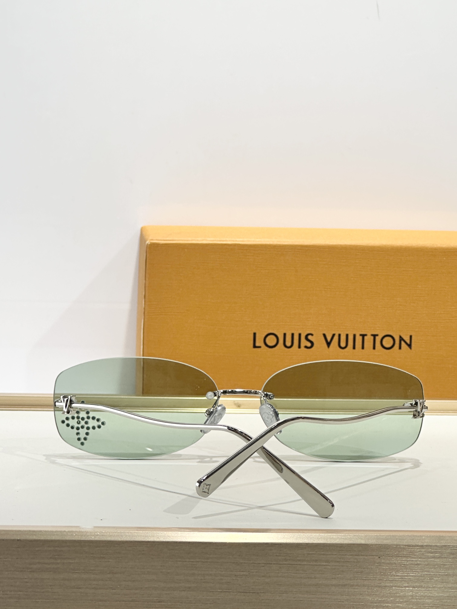 LV glasses-10