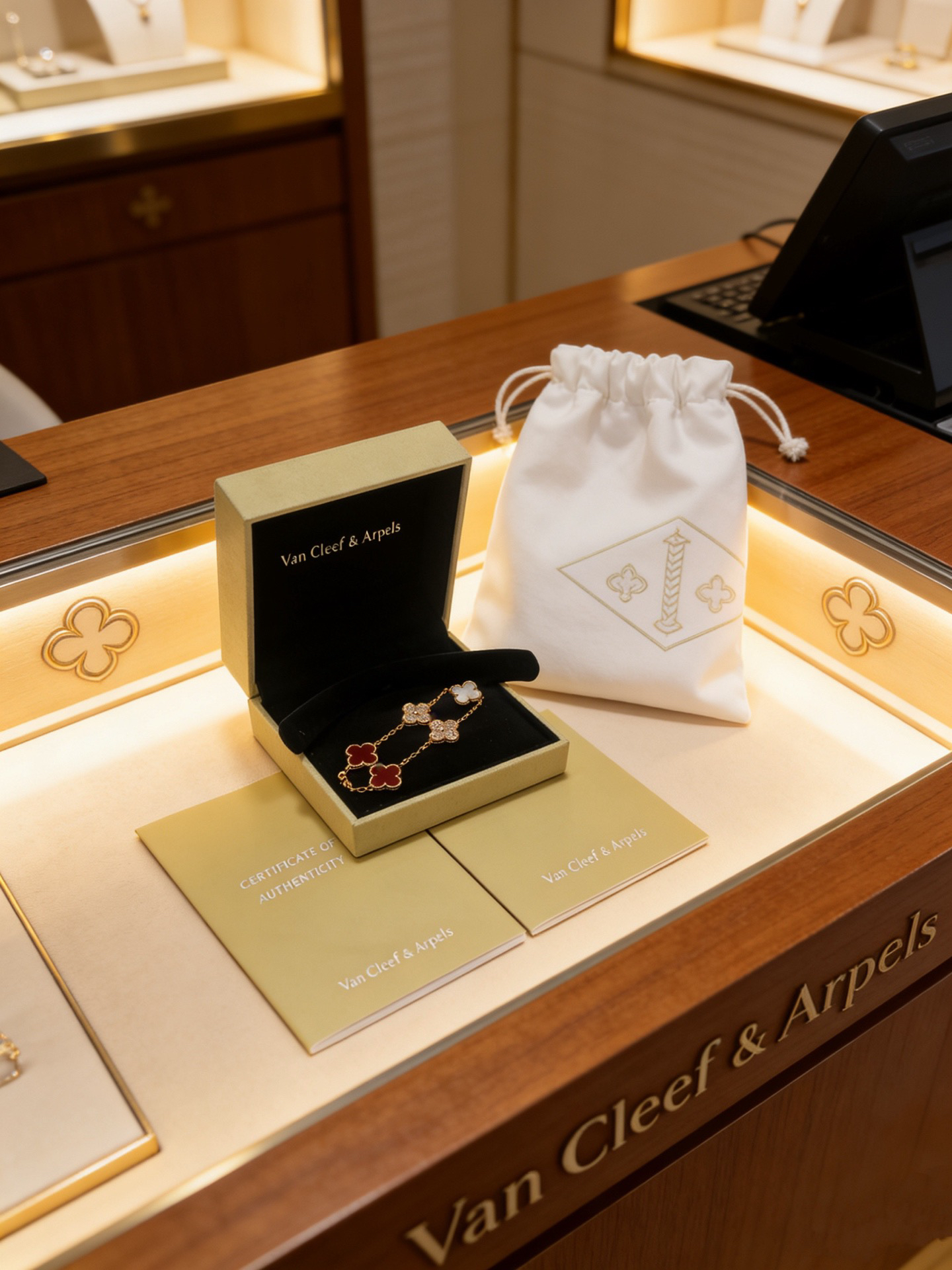 Van Cleef & Arpels Bracelet-2