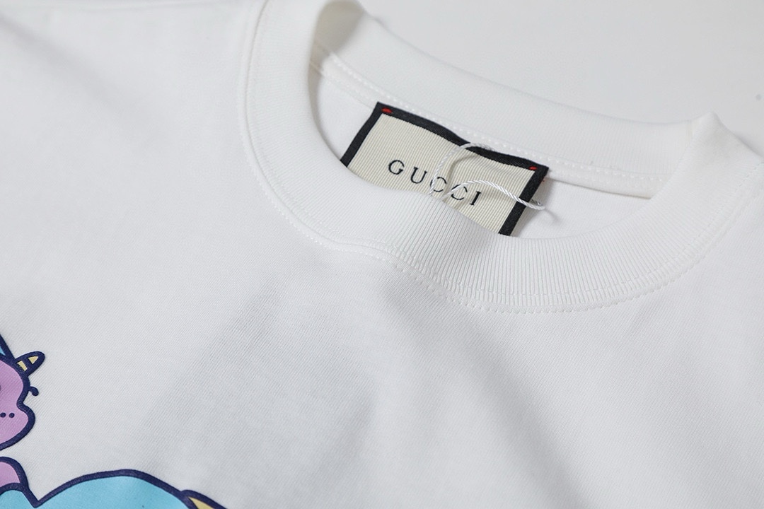 Gucci clothing-17