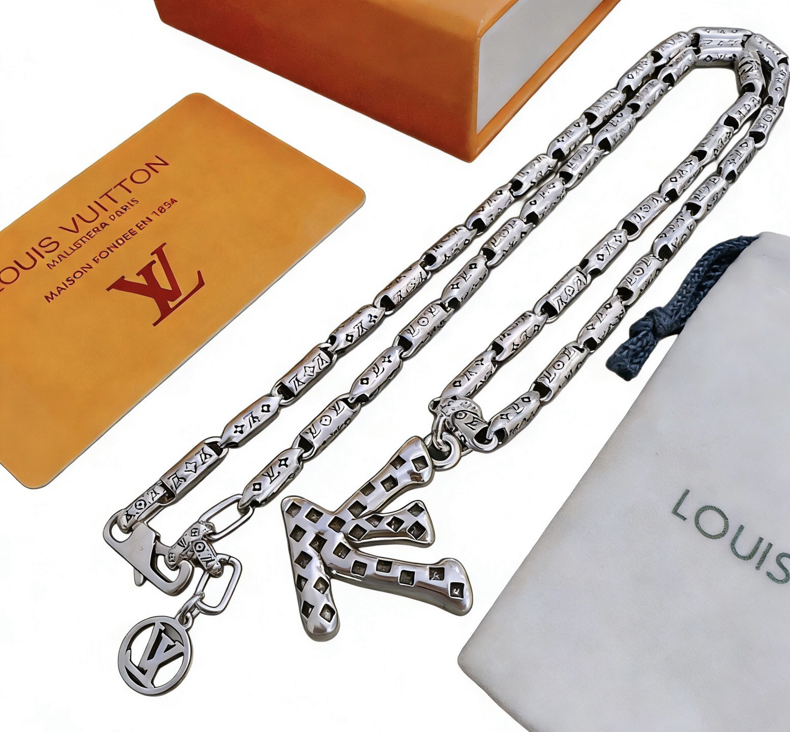 LV necklace-20