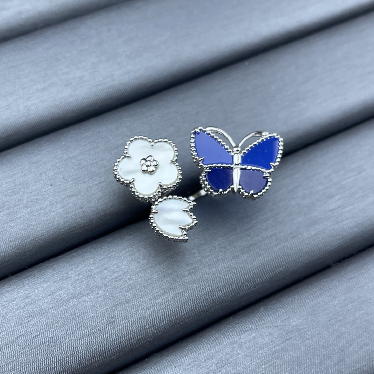 Van Cleef & Arpels ring-111