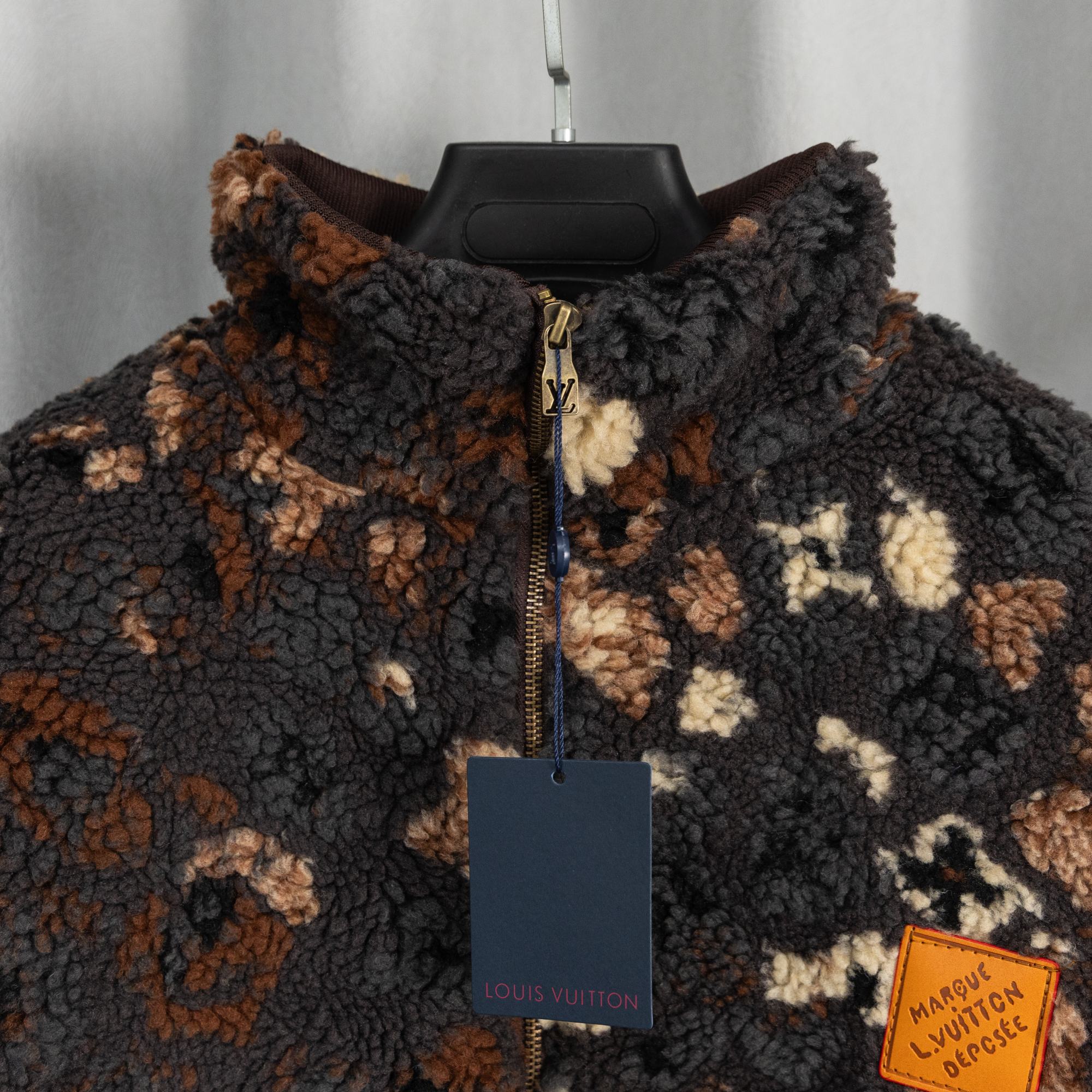 LV Clothing-278