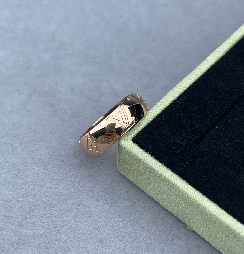 LV ring-79