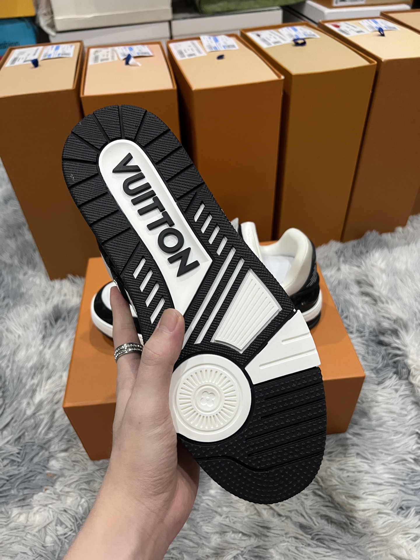 Lv Sneakers-76