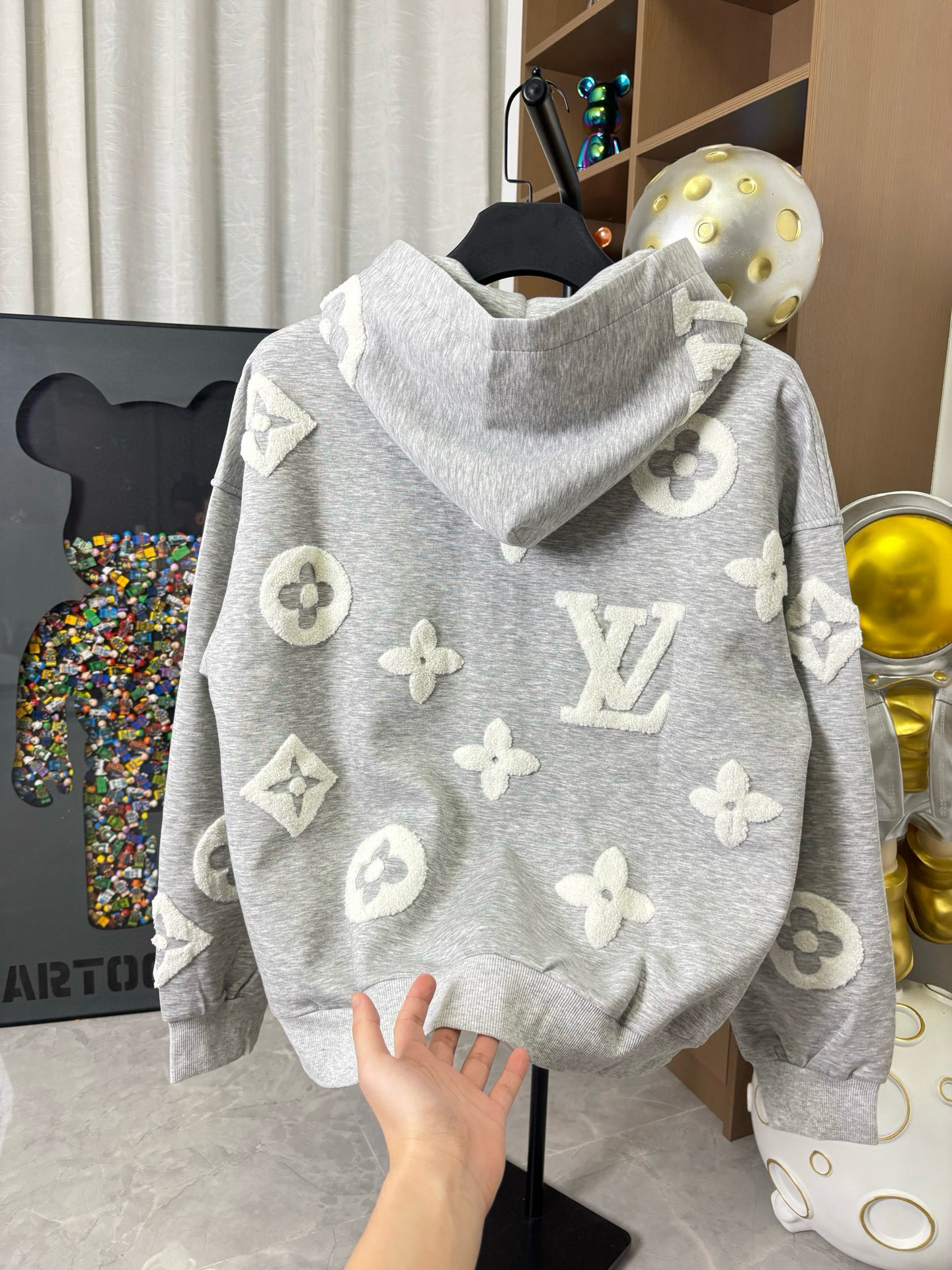 LV Clothing-302