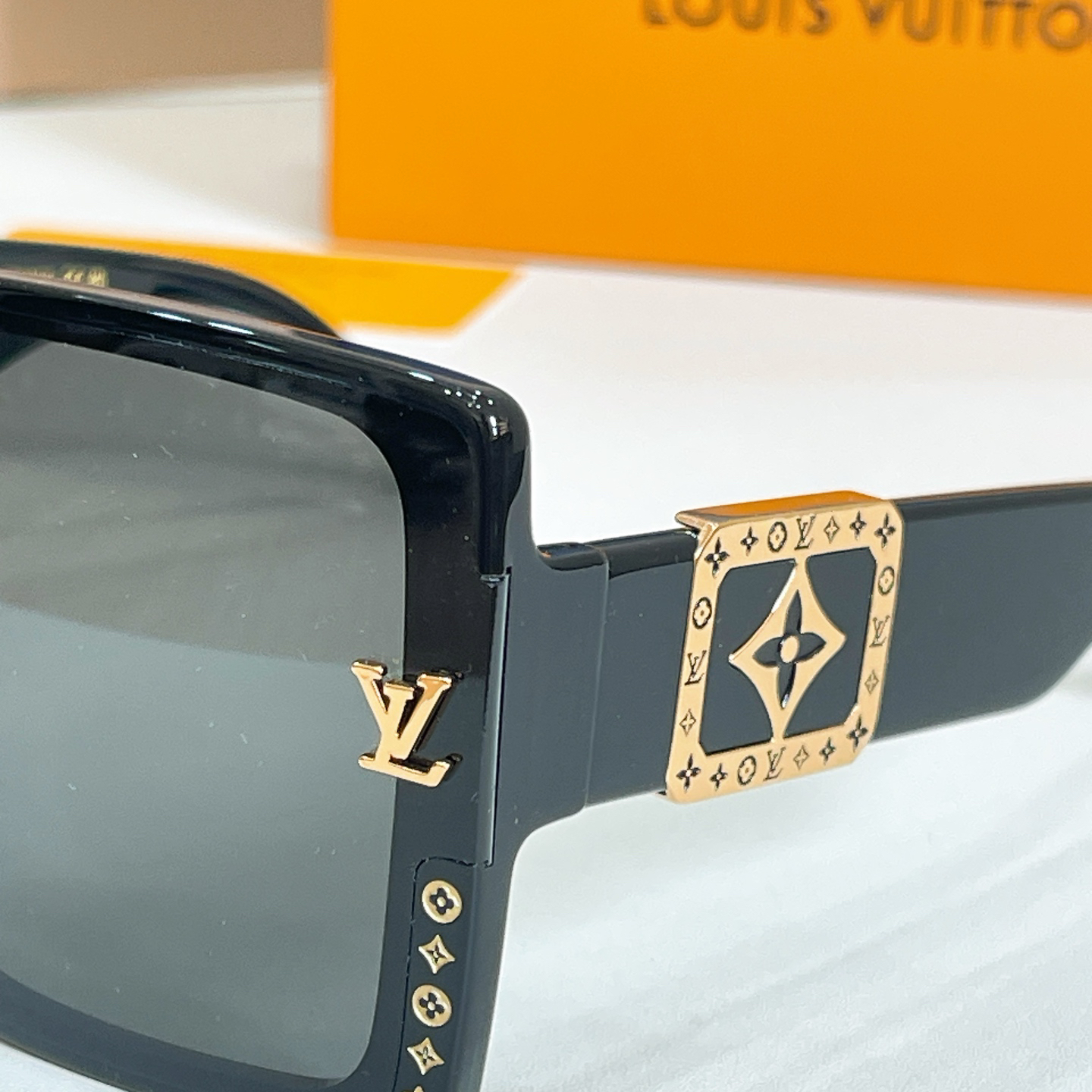 LV glasses-32