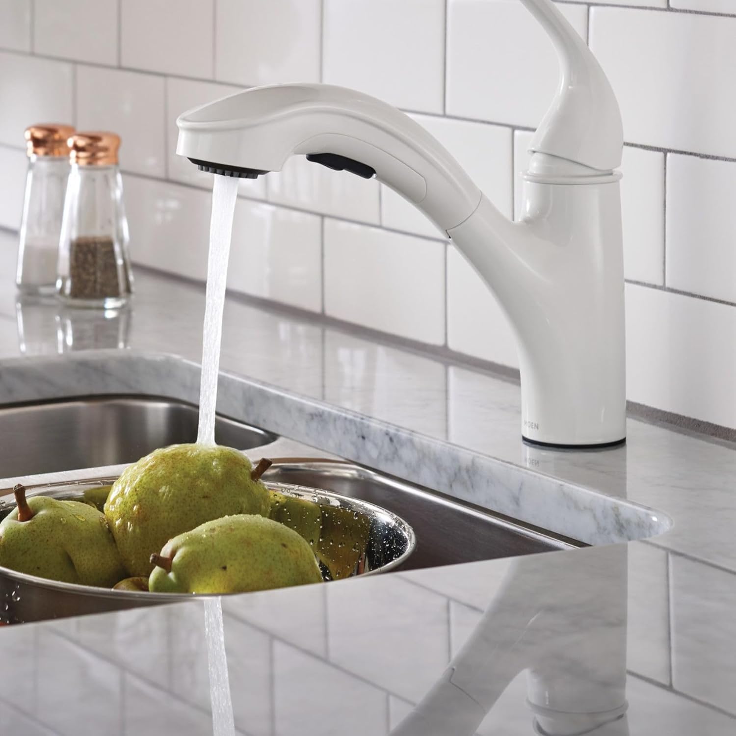 Moen Brecklyn Glacier White One-Handle Single-Hole Kitchen Faucet with Pull-Out Sprayer and Power Clean, Optional Deckplate Included, 87557W