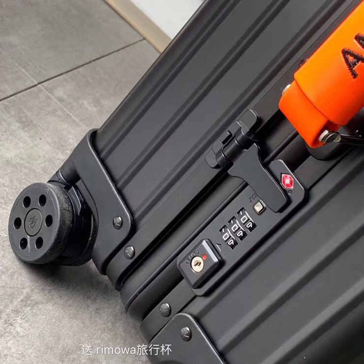 Fendi luggage-30