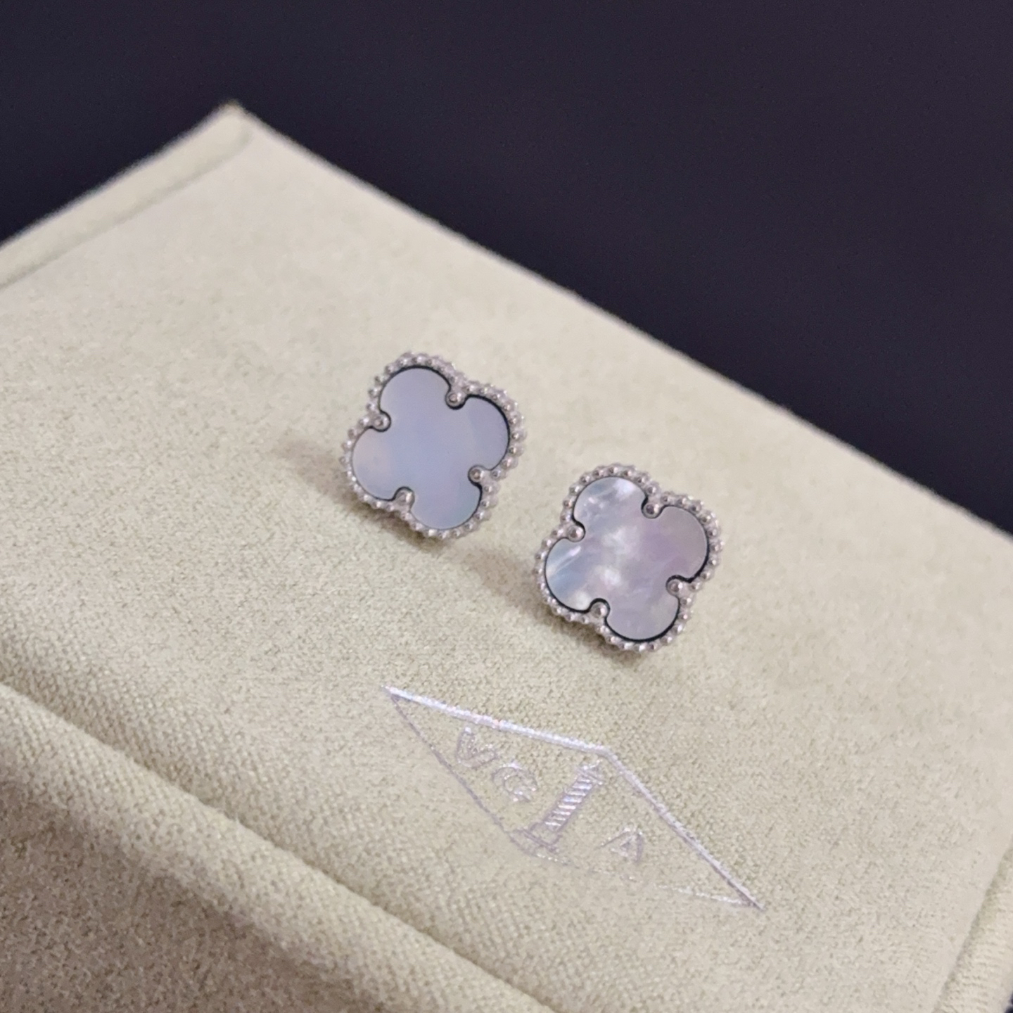 Van Cleef & Arpels earring-56