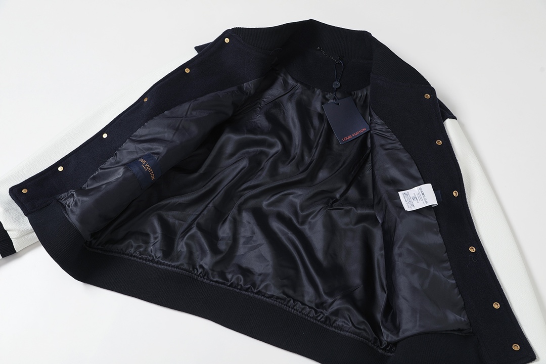 LV Clothing-267