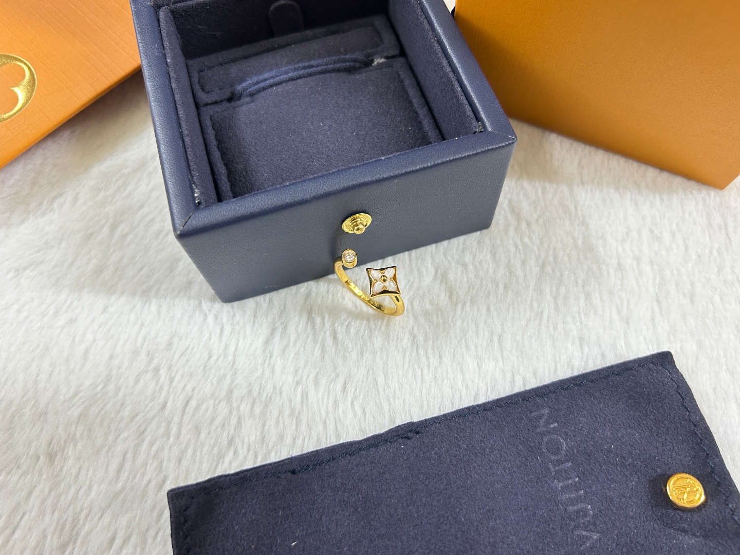 LV ring-59