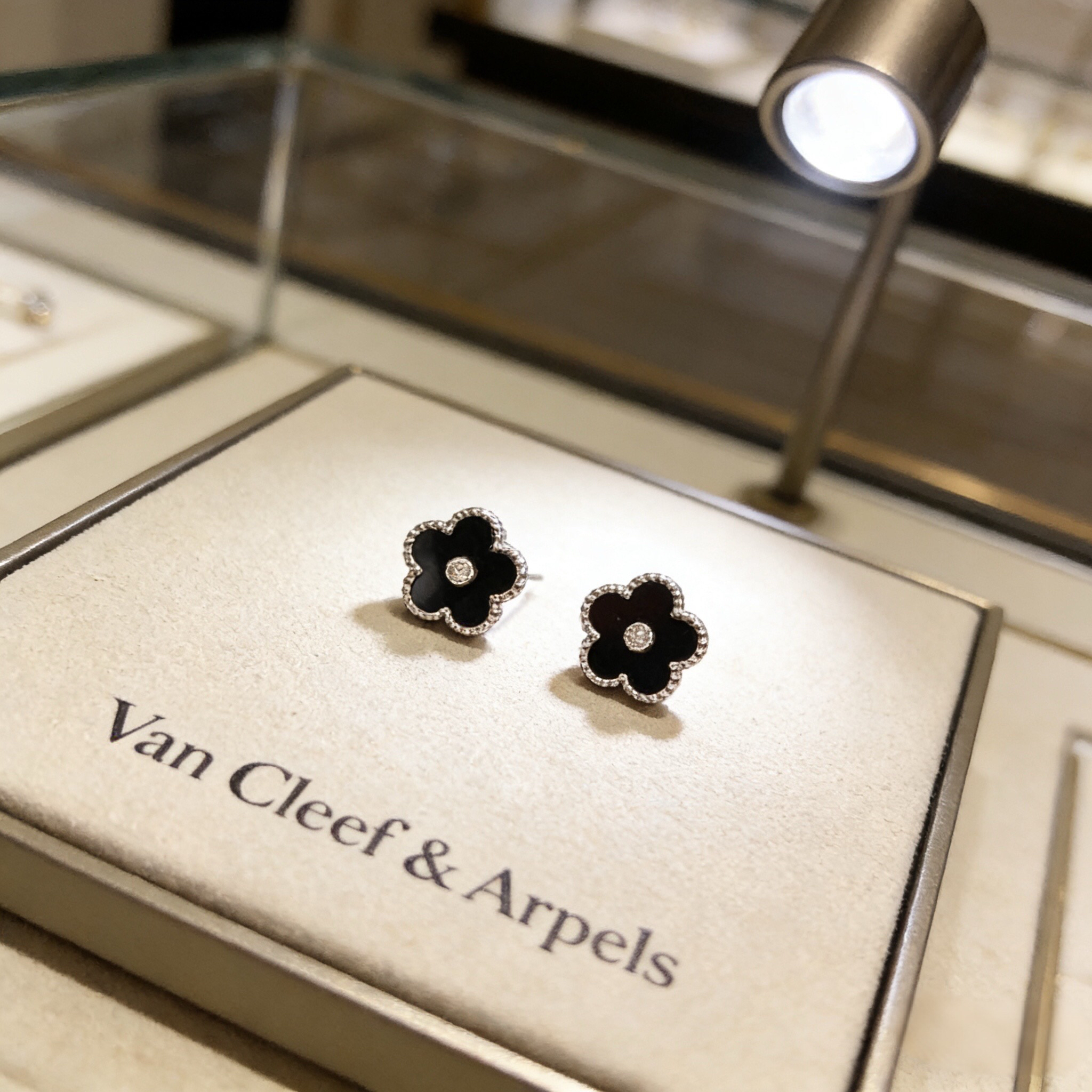 Van Cleef & Arpels earring-96